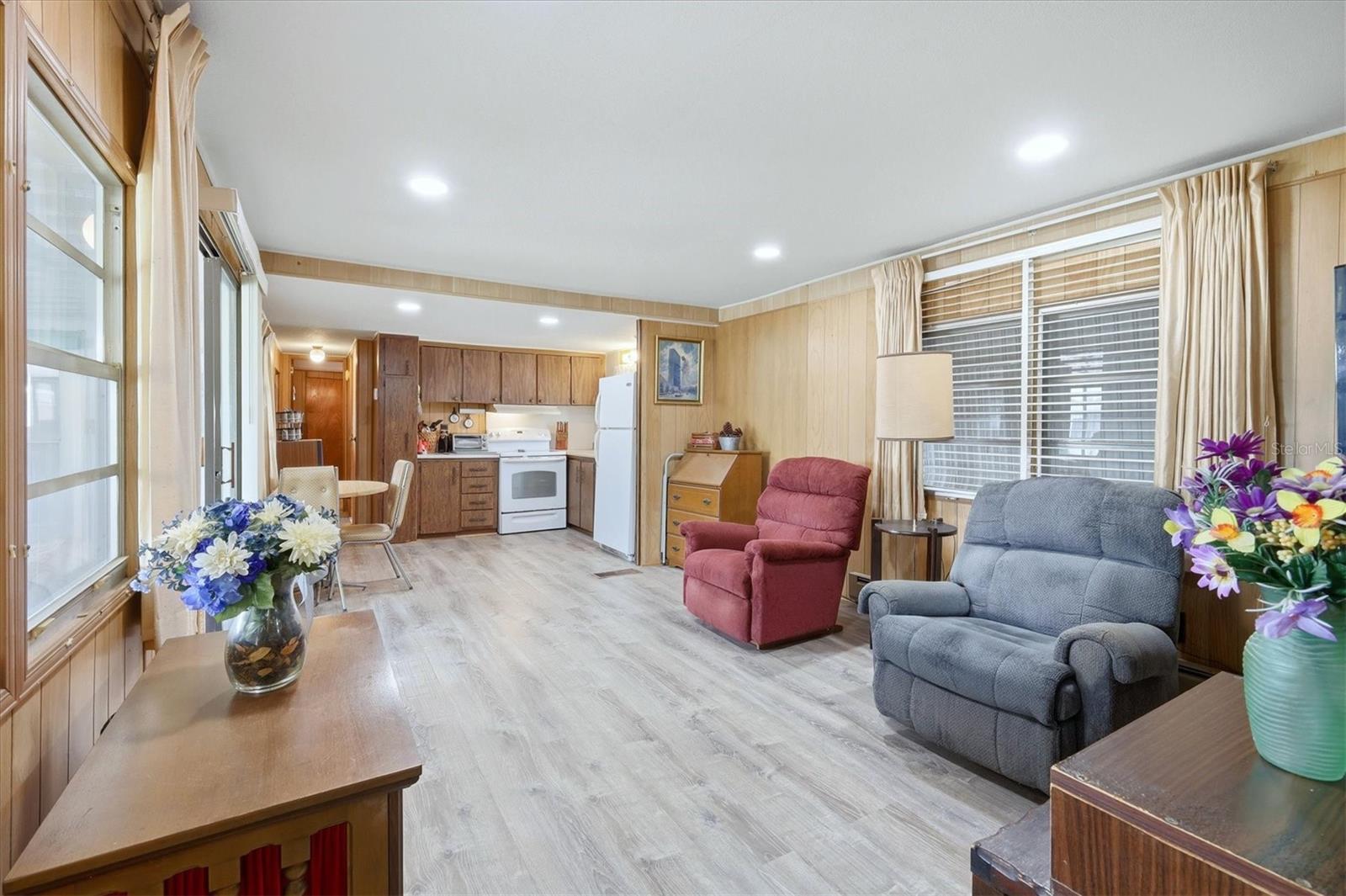 Image 5 of 46 For 1112 46th Avenue Drive E