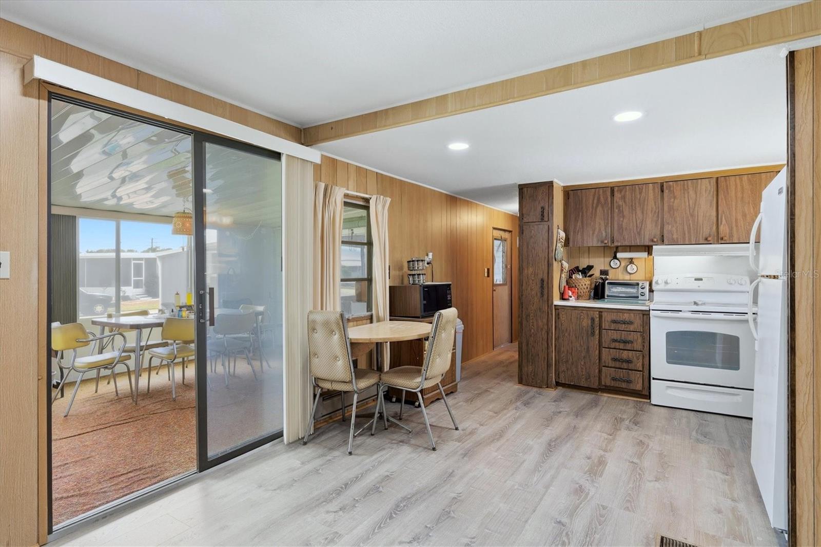 Image 9 of 46 For 1112 46th Avenue Drive E