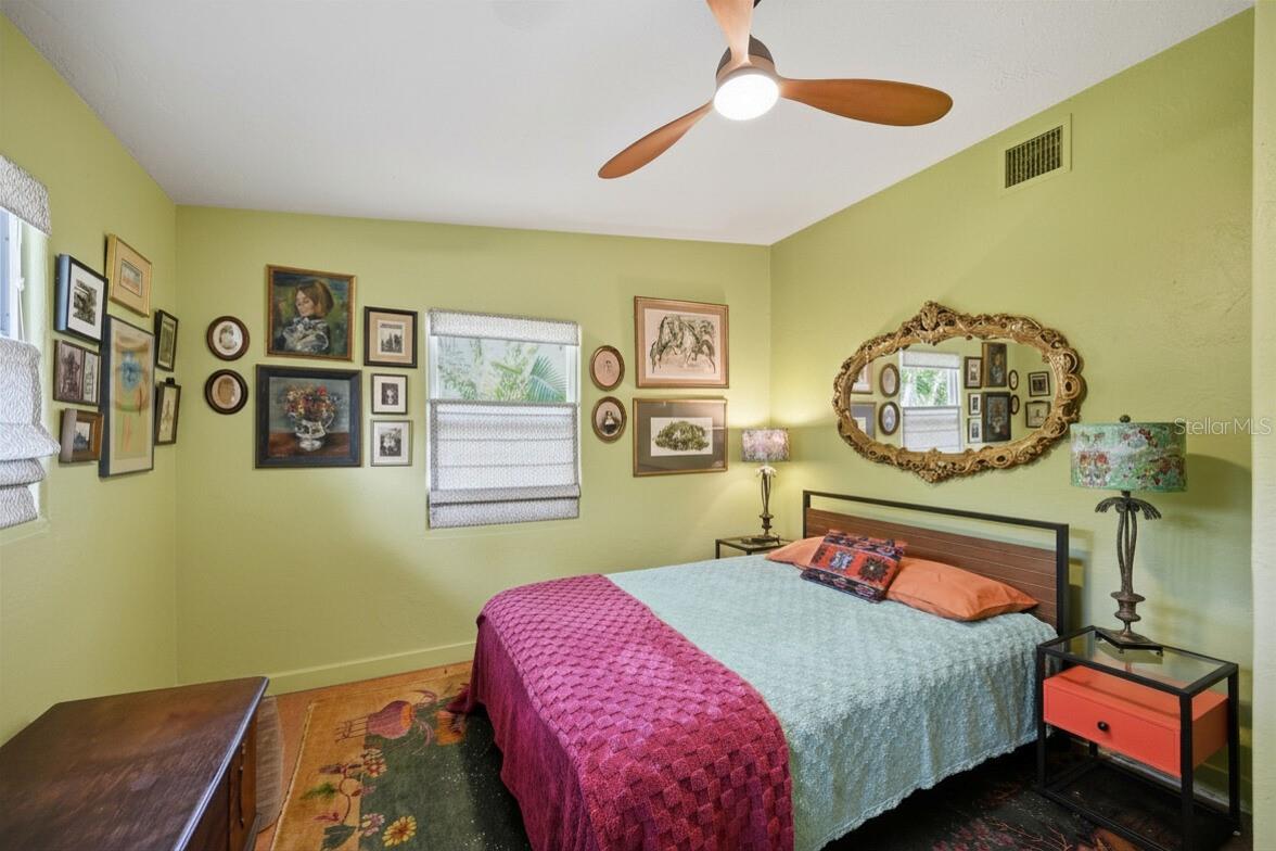 Image 16 of 26 For 952 46th Street