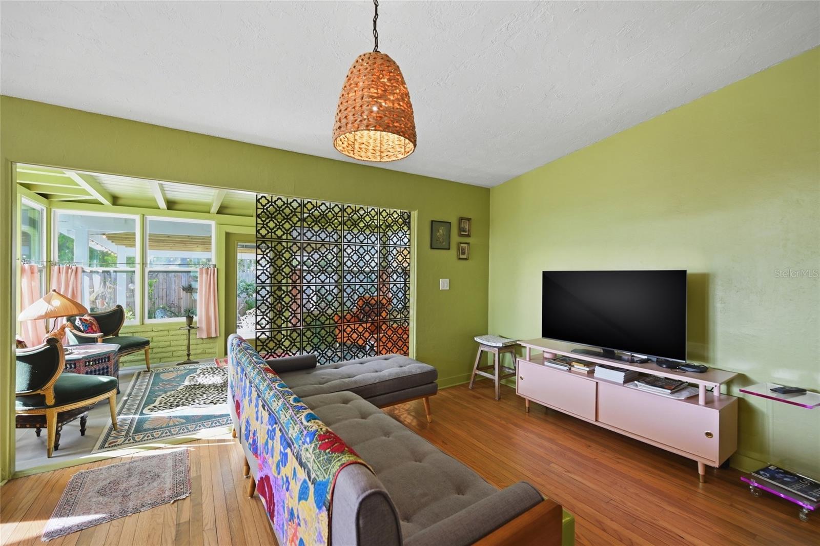 Image 8 of 26 For 952 46th Street