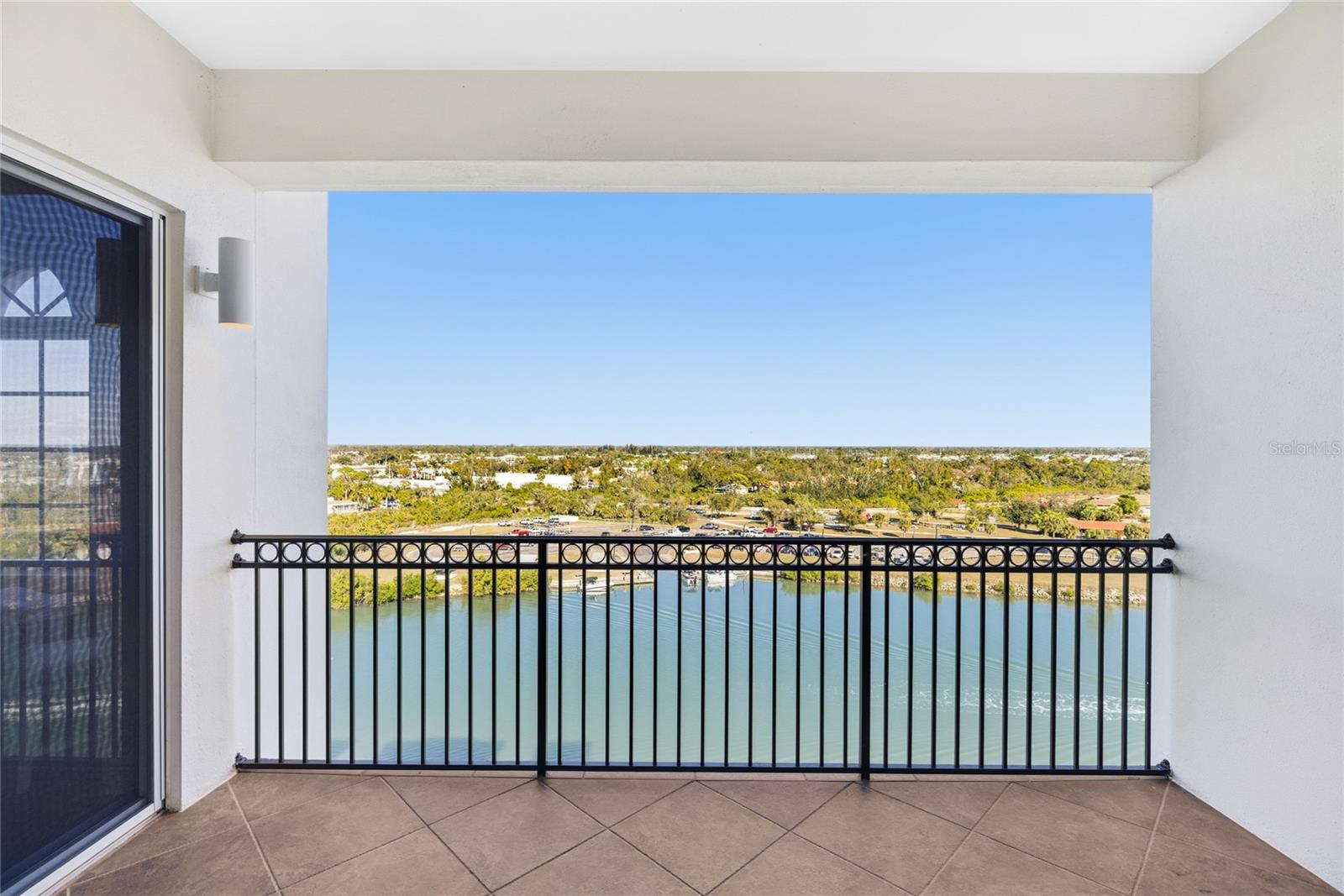 Image 27 of 69 For 167 Tampa Avenue E 914