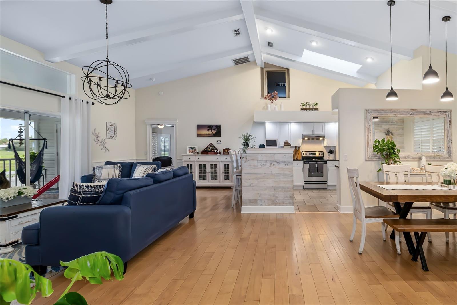 Image 10 of 71 For 1517 43rd Ave Drive W