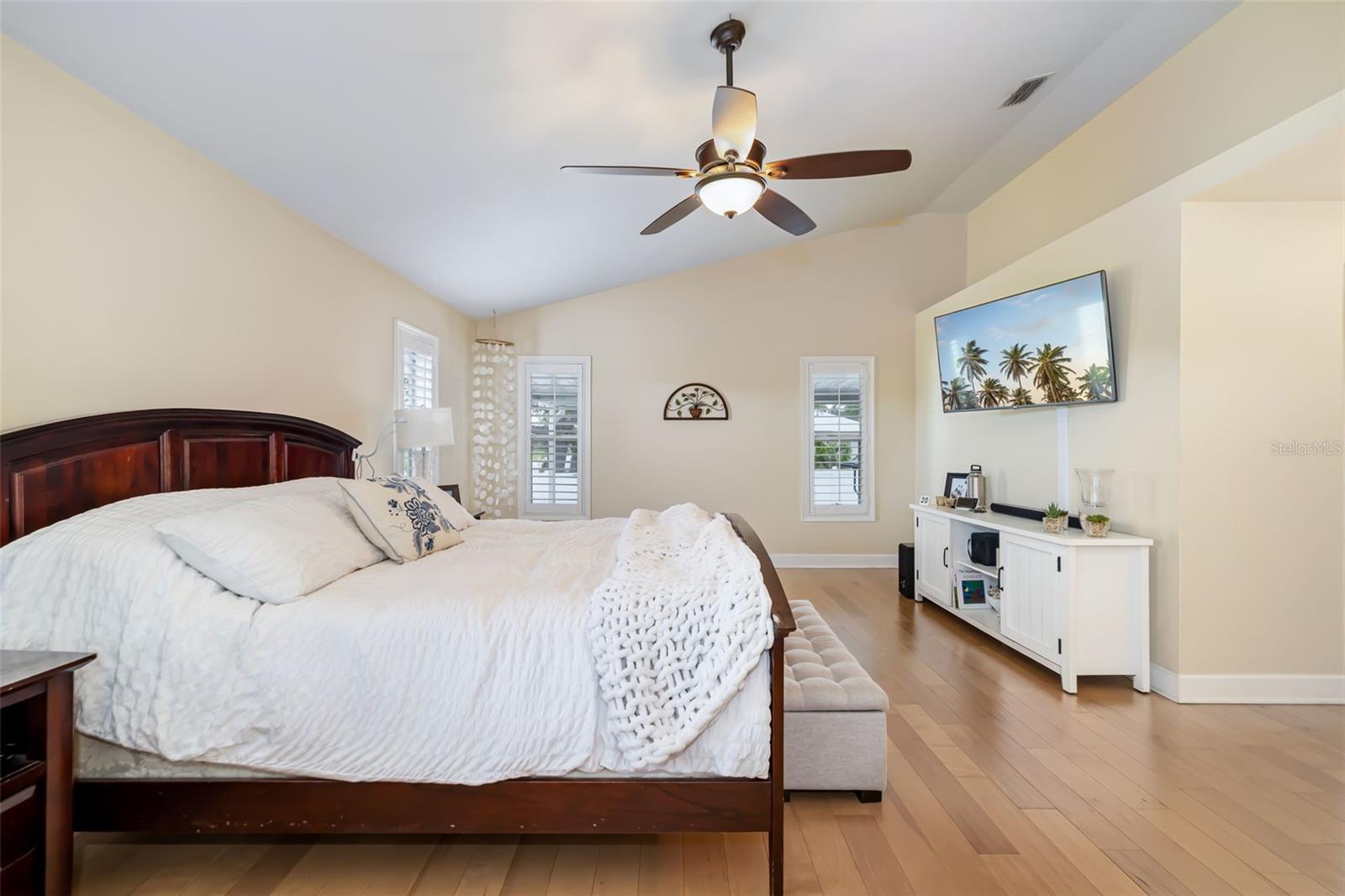 Image 20 of 71 For 1517 43rd Ave Drive W