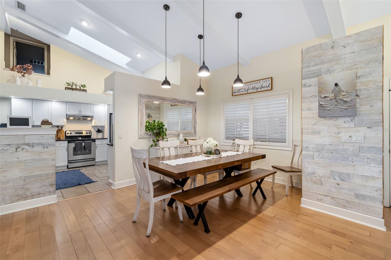 Image 8 of 71 For 1517 43rd Ave Drive W