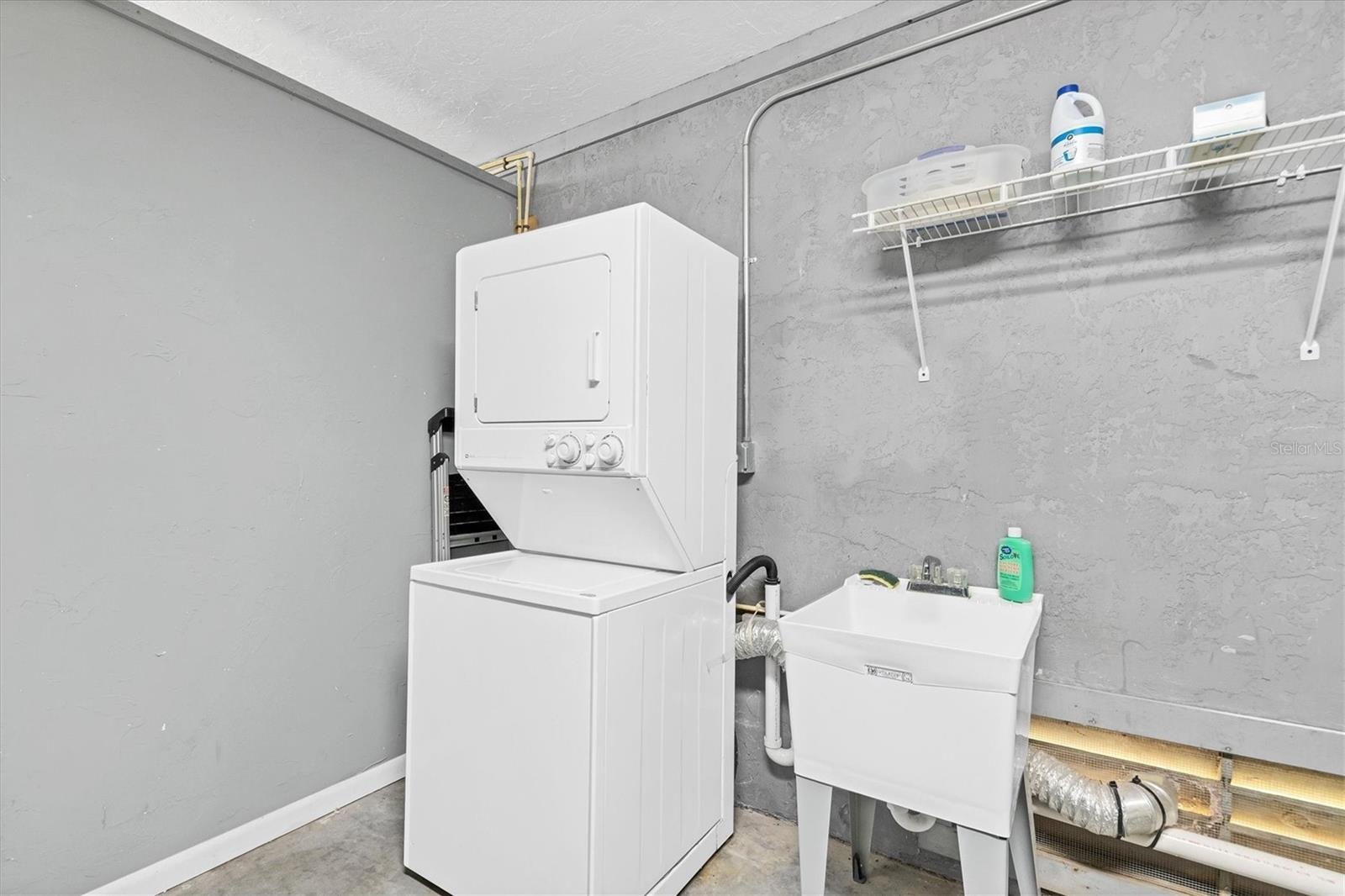 Image 25 of 35 For 660 Cedars Court