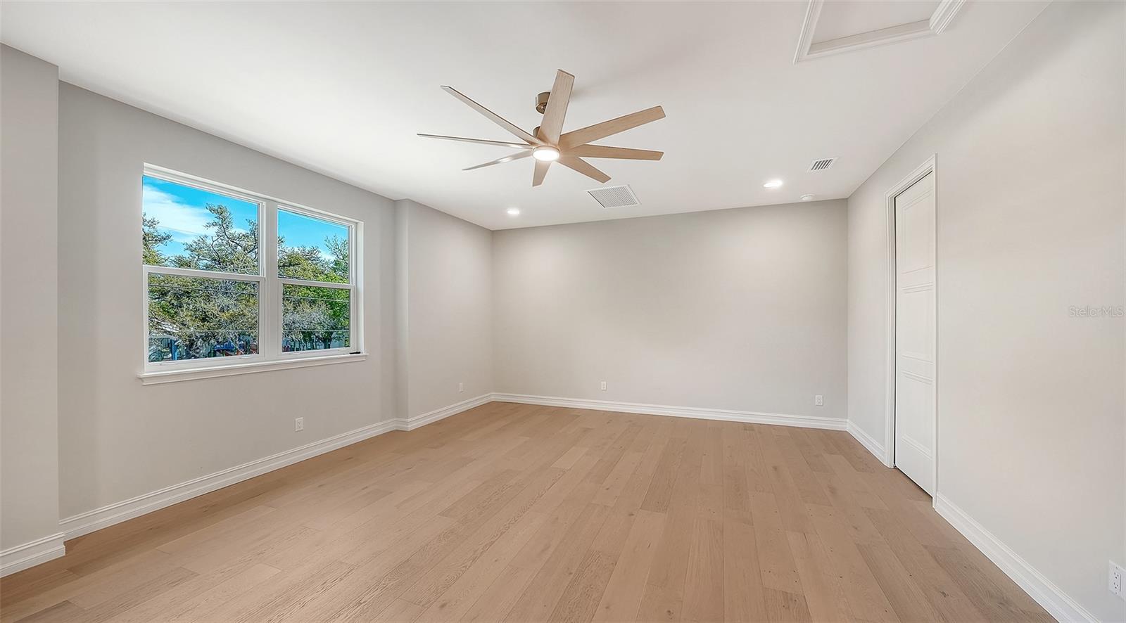 Image 28 of 82 For 1850 Webber Street