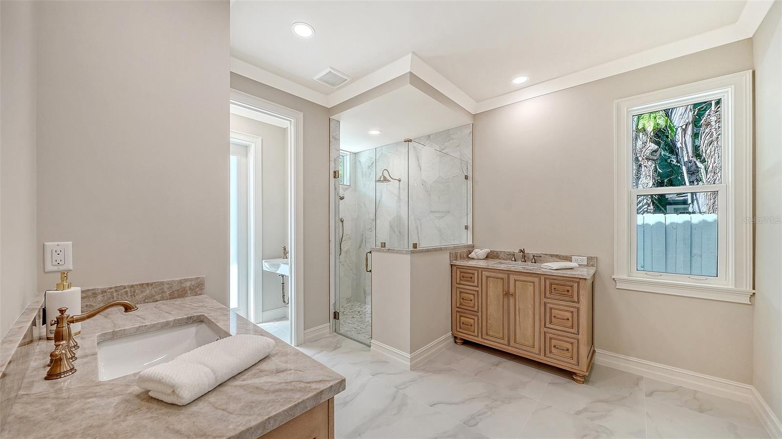 Image 35 of 82 For 1850 Webber Street