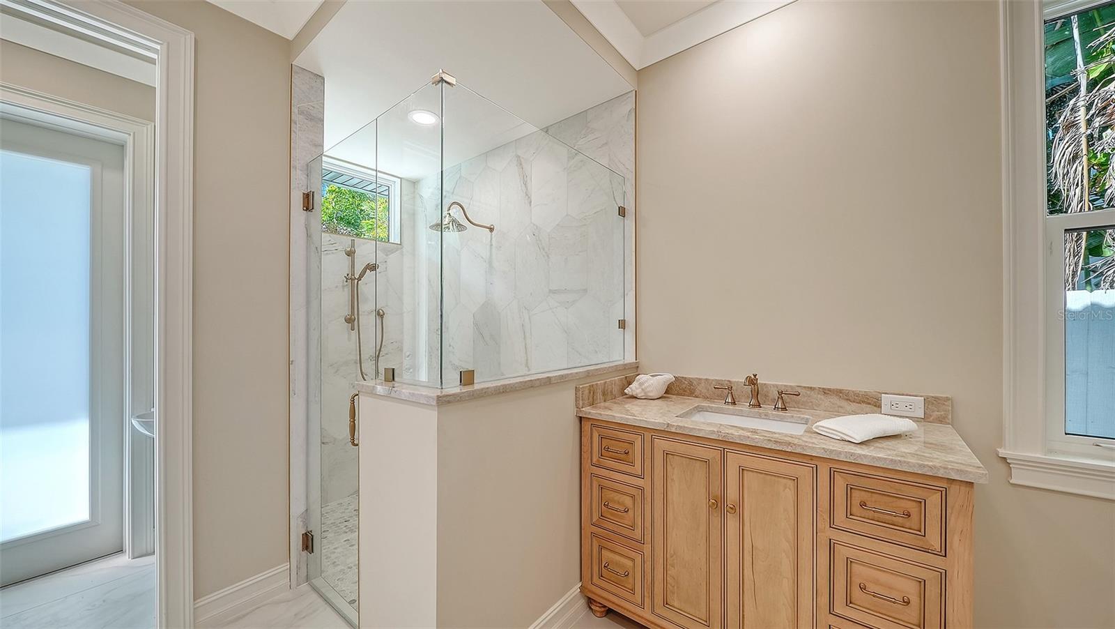 Image 37 of 82 For 1850 Webber Street