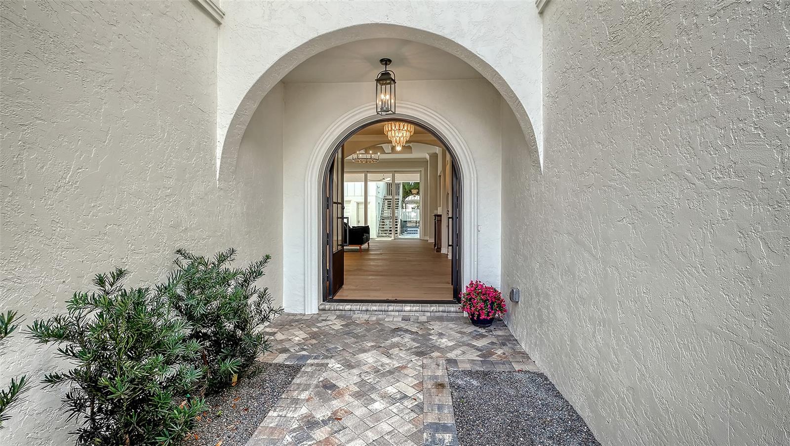 Image 4 of 82 For 1850 Webber Street