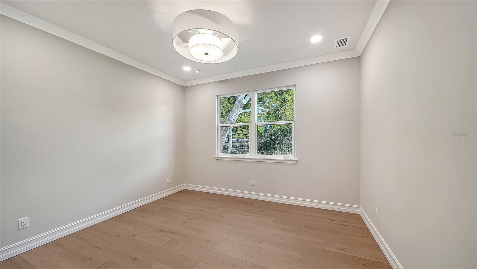 Image 42 of 82 For 1850 Webber Street