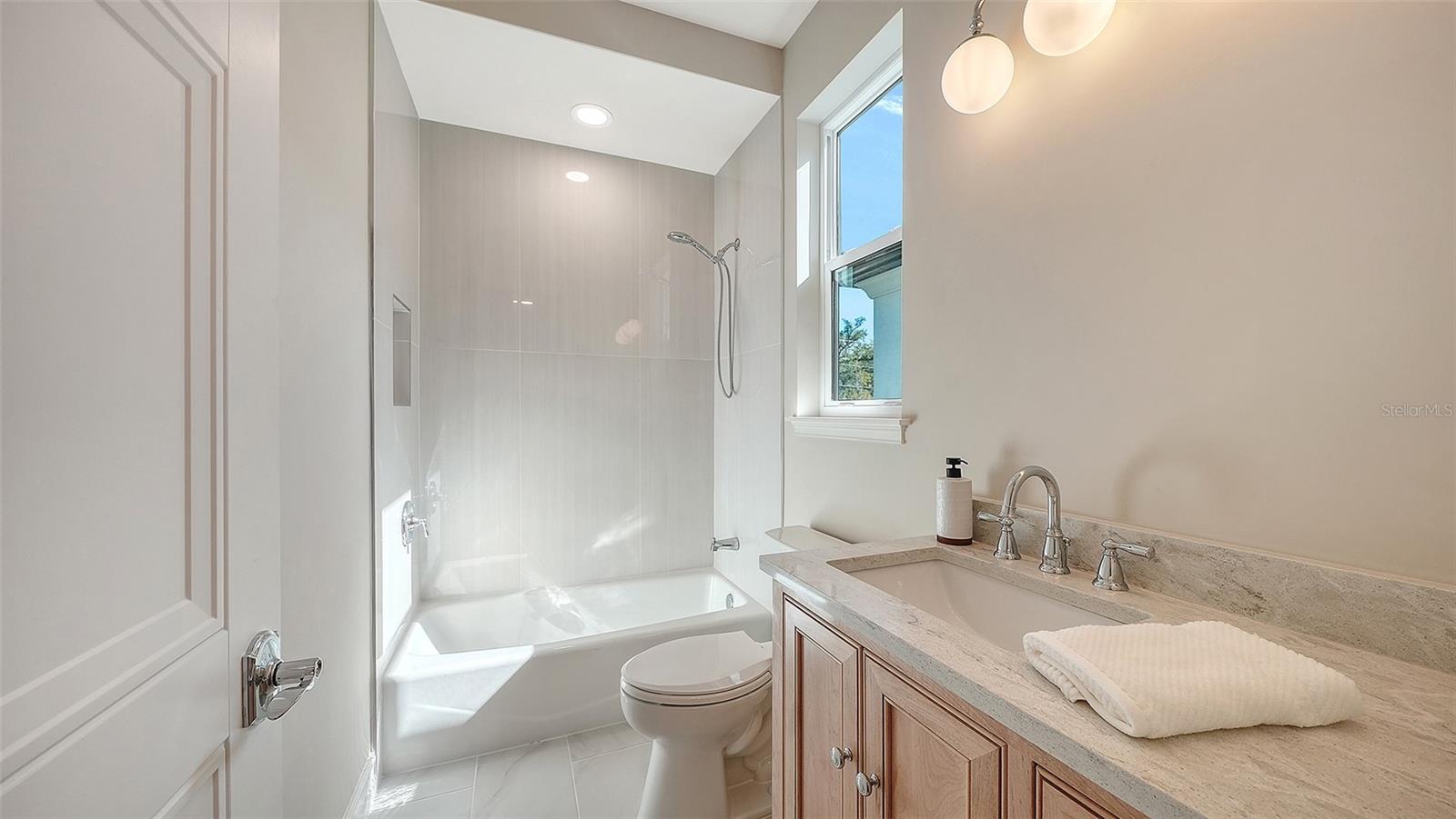 Image 48 of 82 For 1850 Webber Street