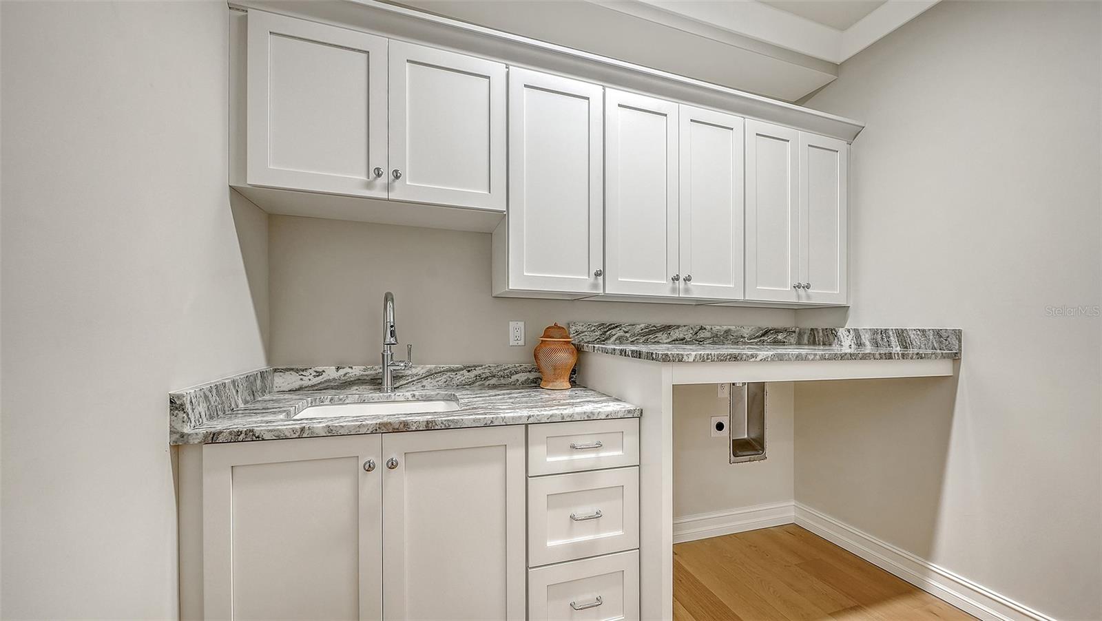 Image 52 of 82 For 1850 Webber Street