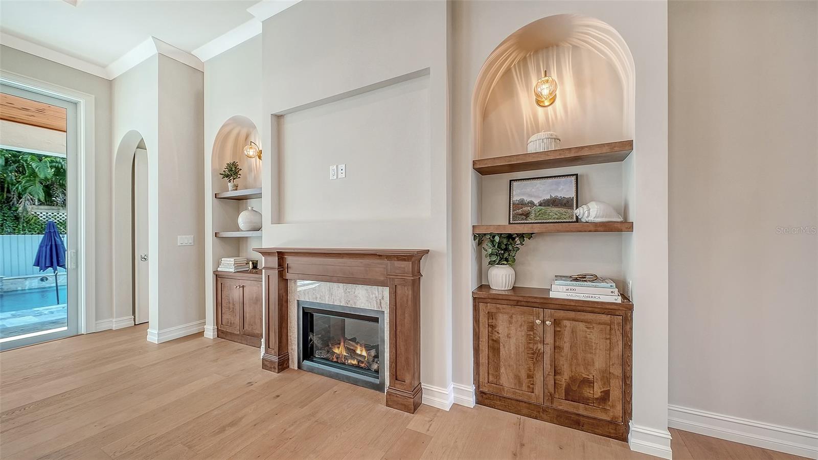 Image 6 of 82 For 1850 Webber Street