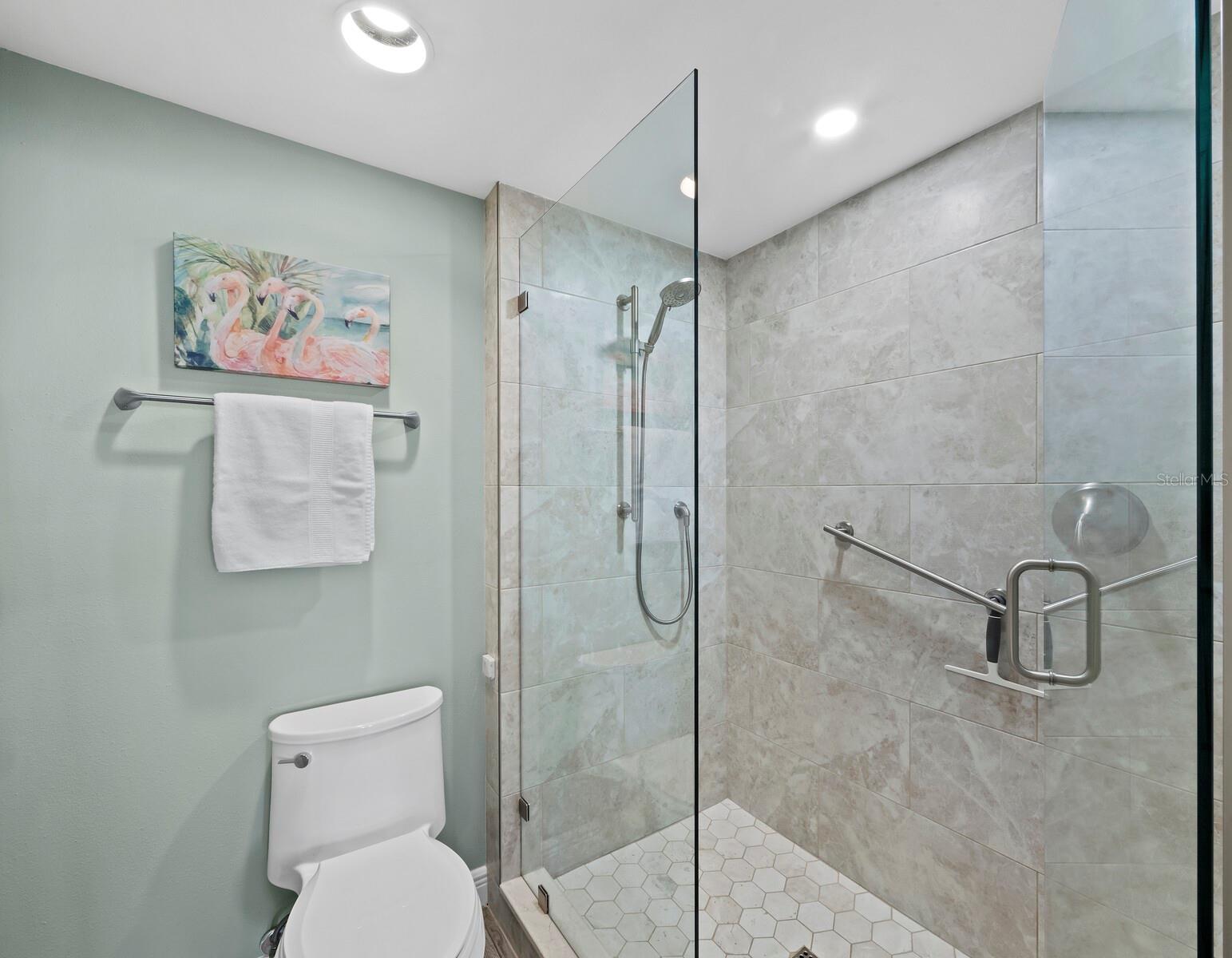 Image 17 of 50 For 2020 Harbourside Drive 417