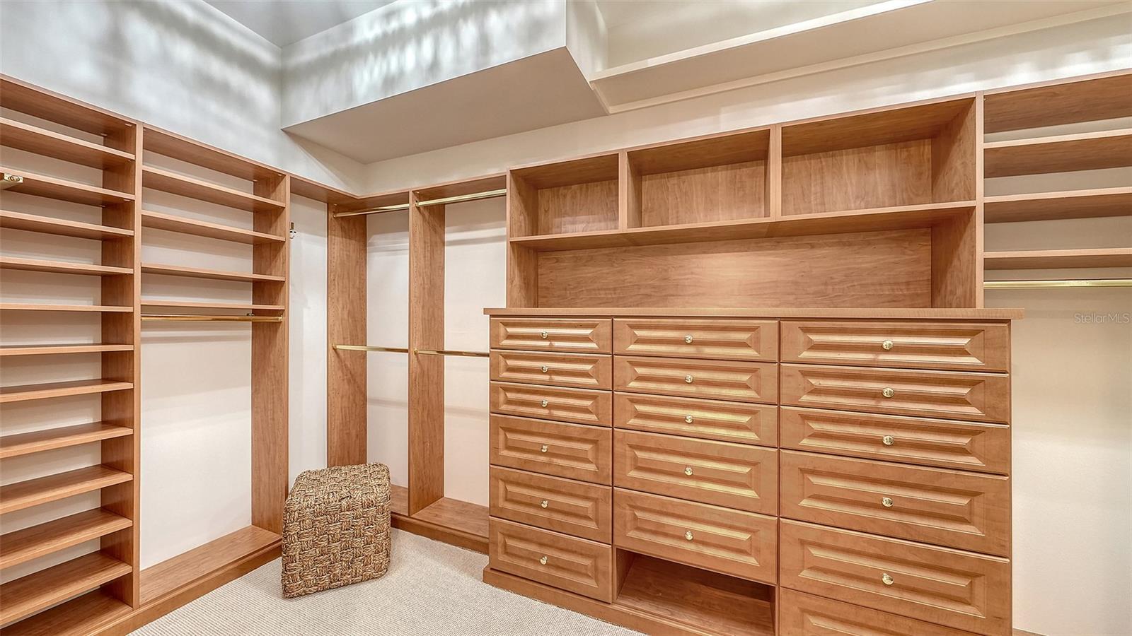 Image 23 of 100 For 228 Saint James Park