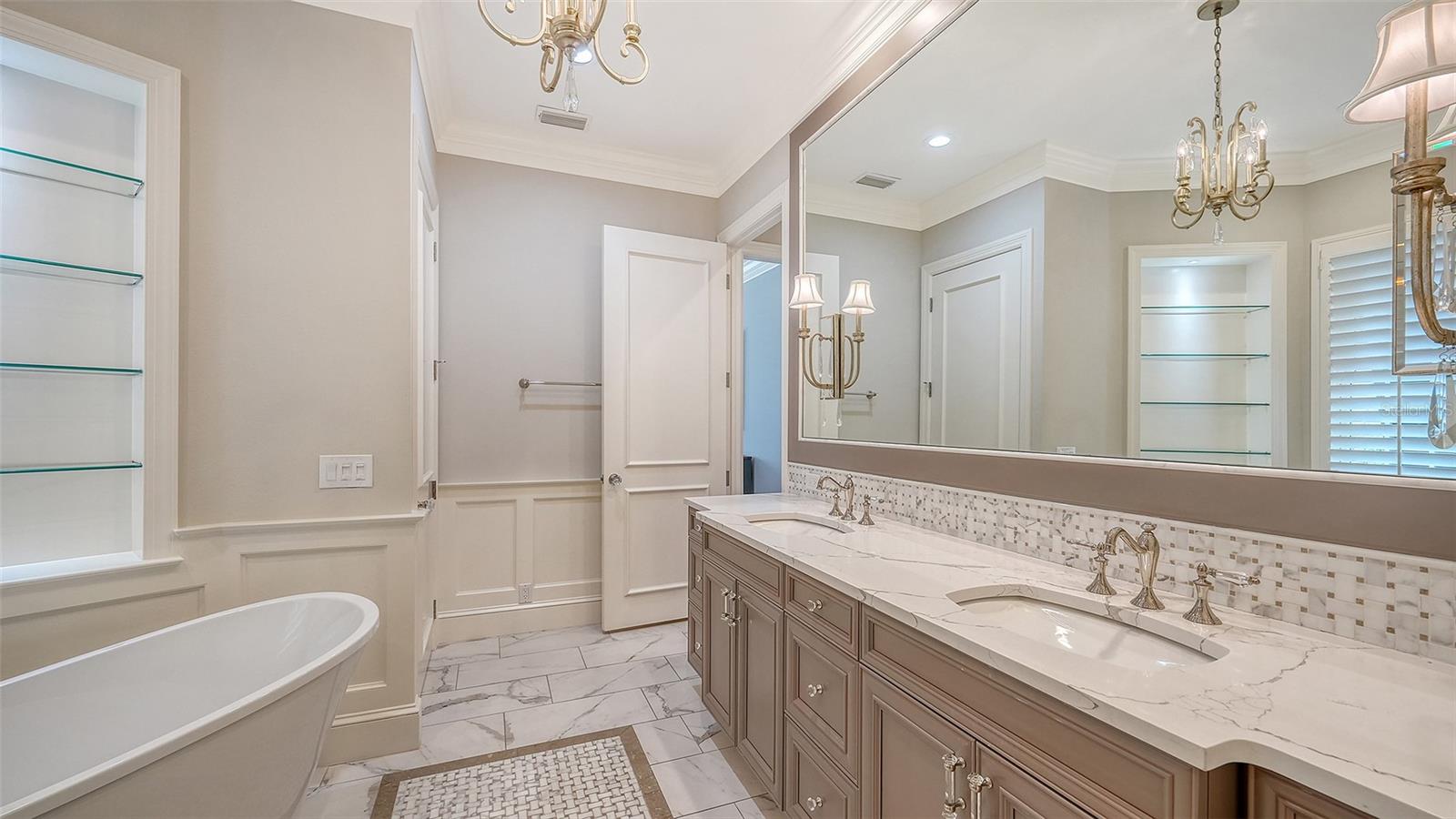 Image 24 of 100 For 228 Saint James Park