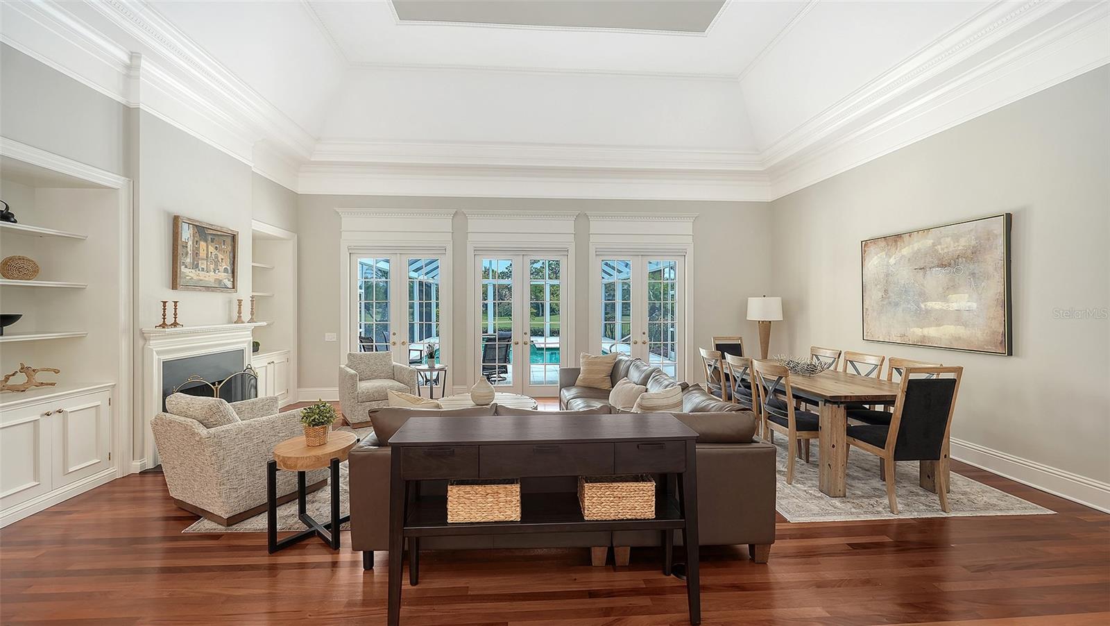 Image 5 of 100 For 228 Saint James Park