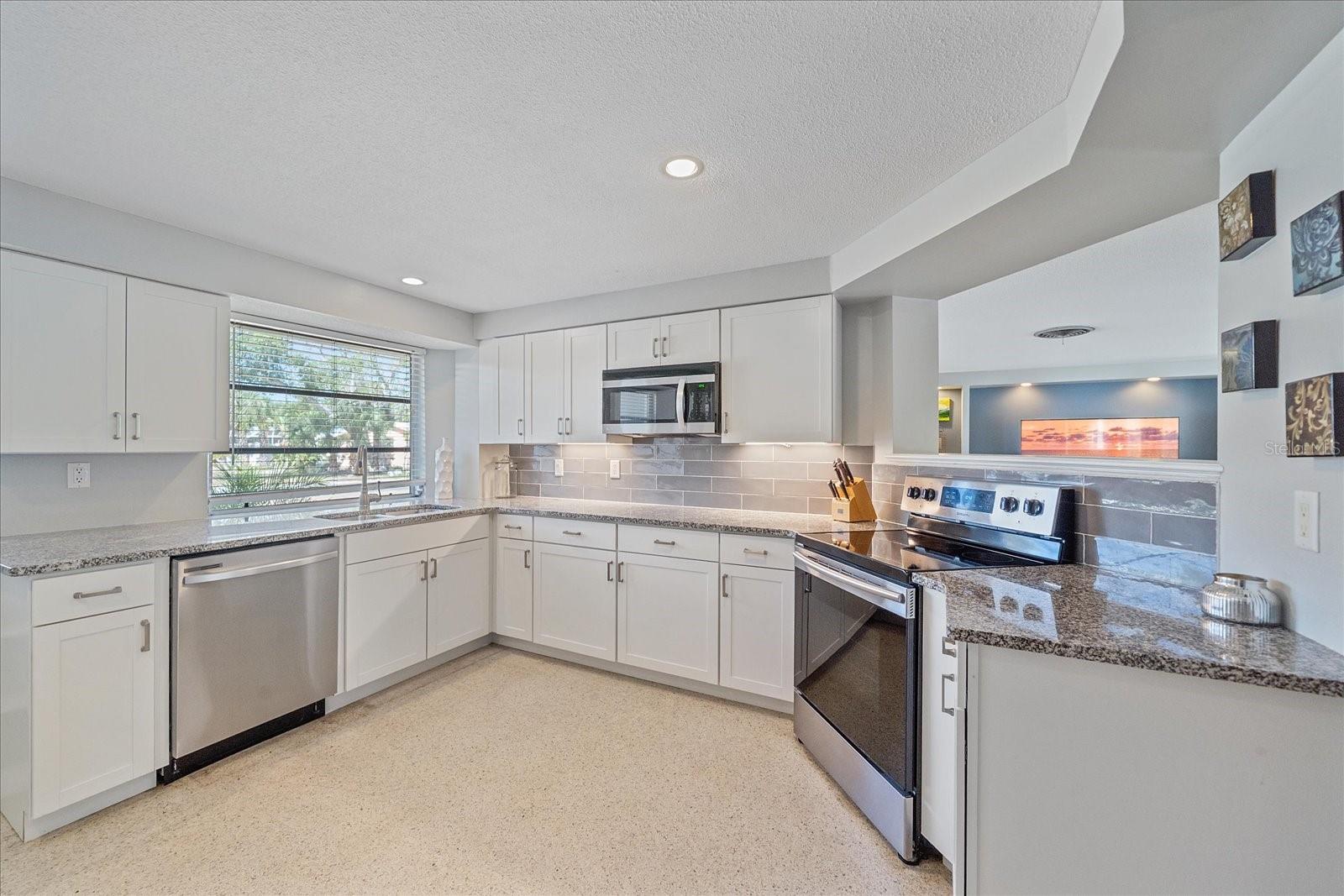 Image 14 of 50 For 611 Venice Lane