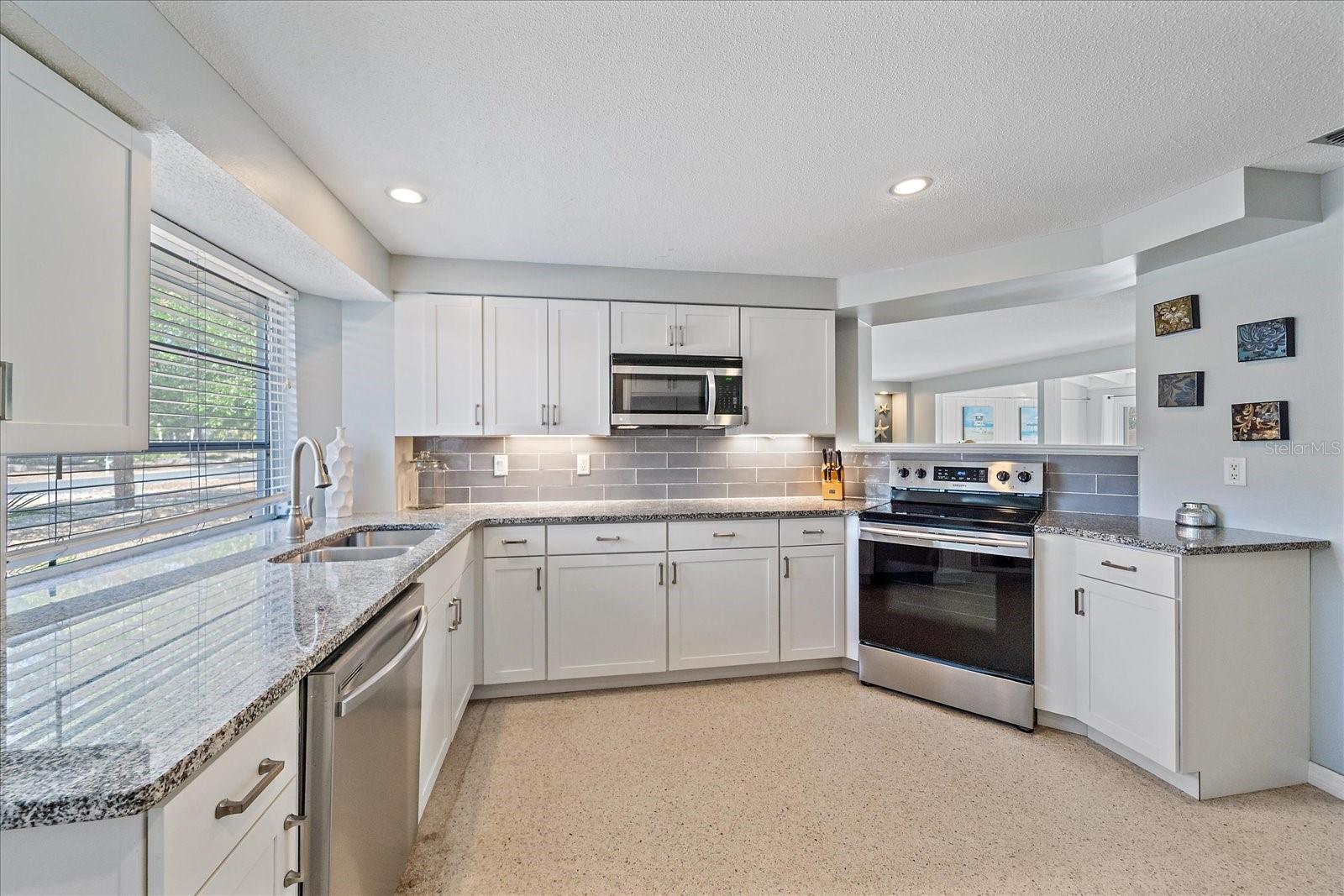 Image 15 of 50 For 611 Venice Lane