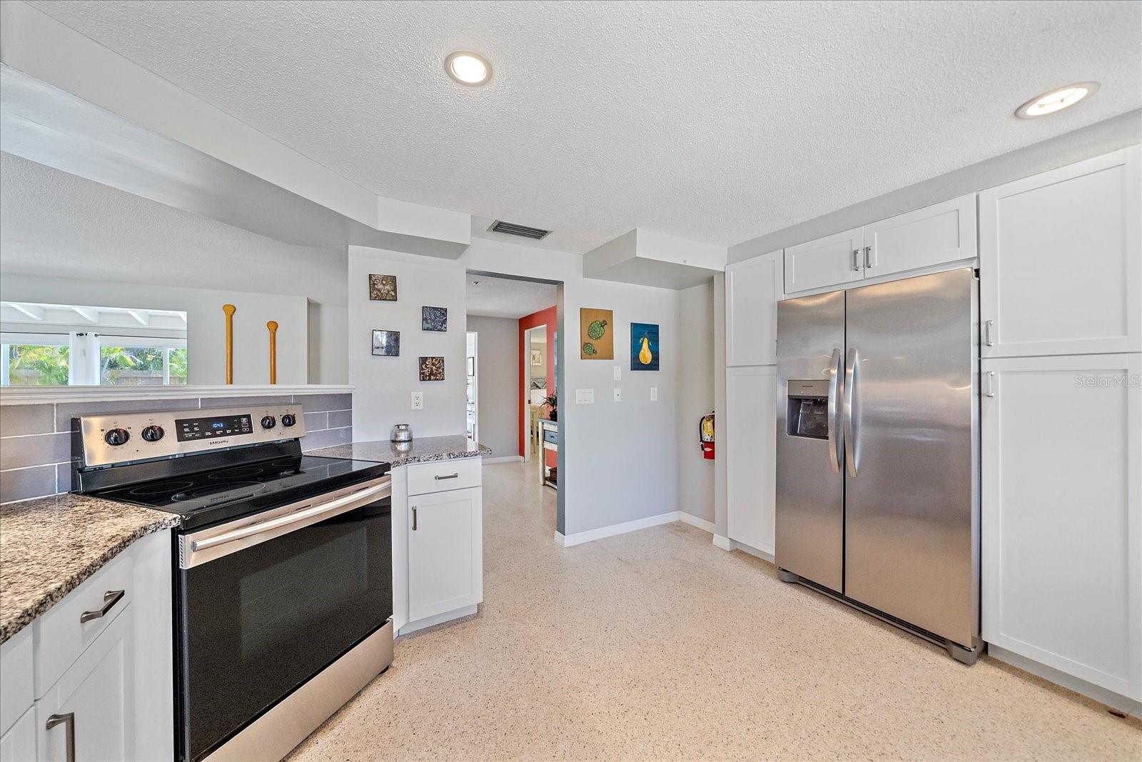 Image 16 of 50 For 611 Venice Lane