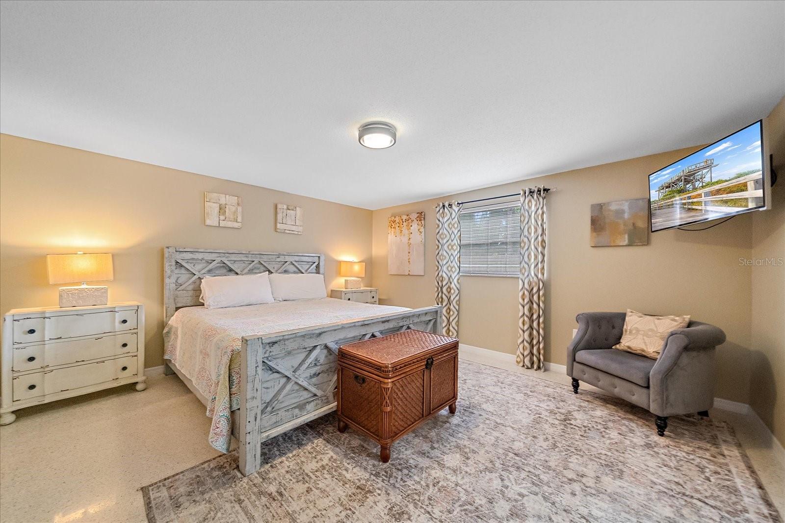 Image 21 of 50 For 611 Venice Lane