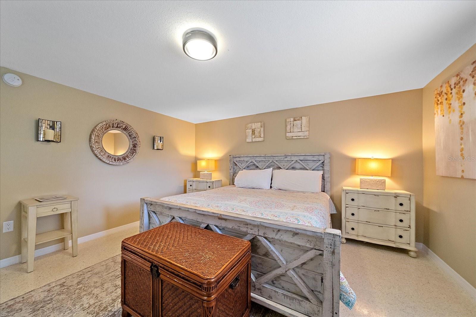 Image 23 of 50 For 611 Venice Lane