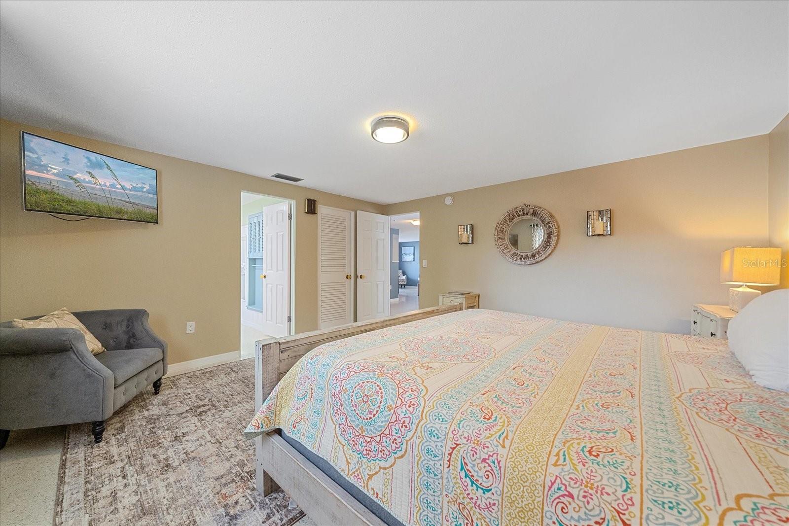 Image 24 of 50 For 611 Venice Lane