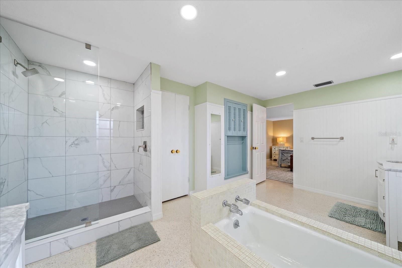 Image 27 of 50 For 611 Venice Lane