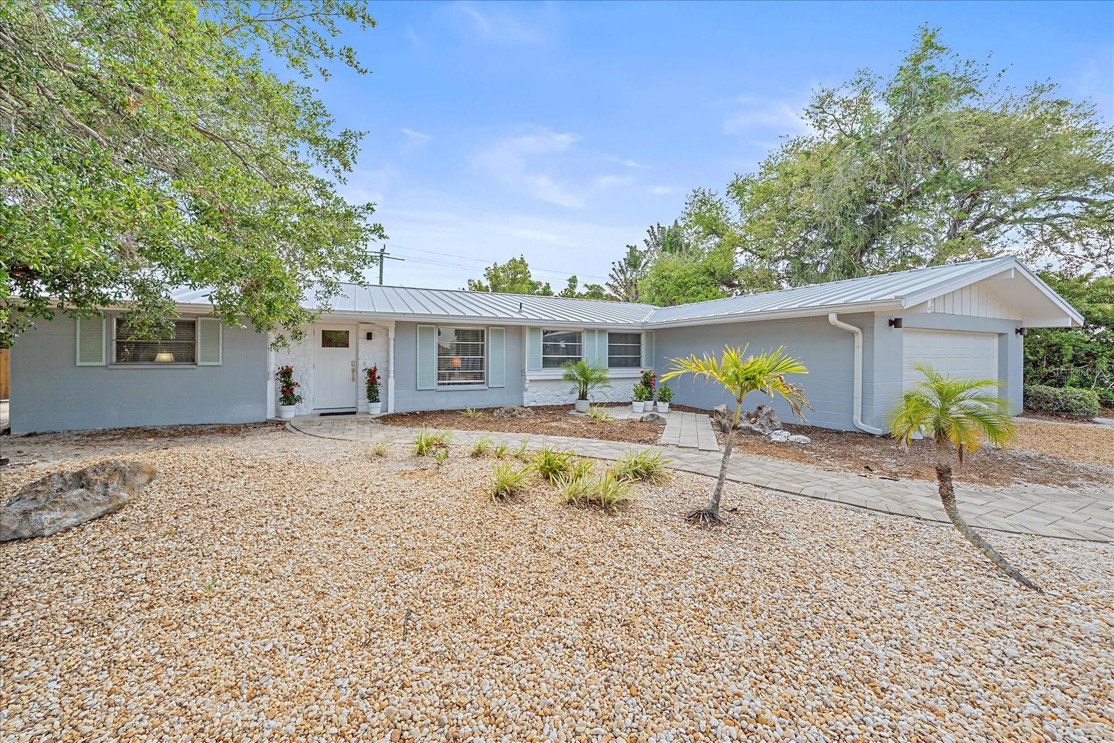 Image 3 of 50 For 611 Venice Lane