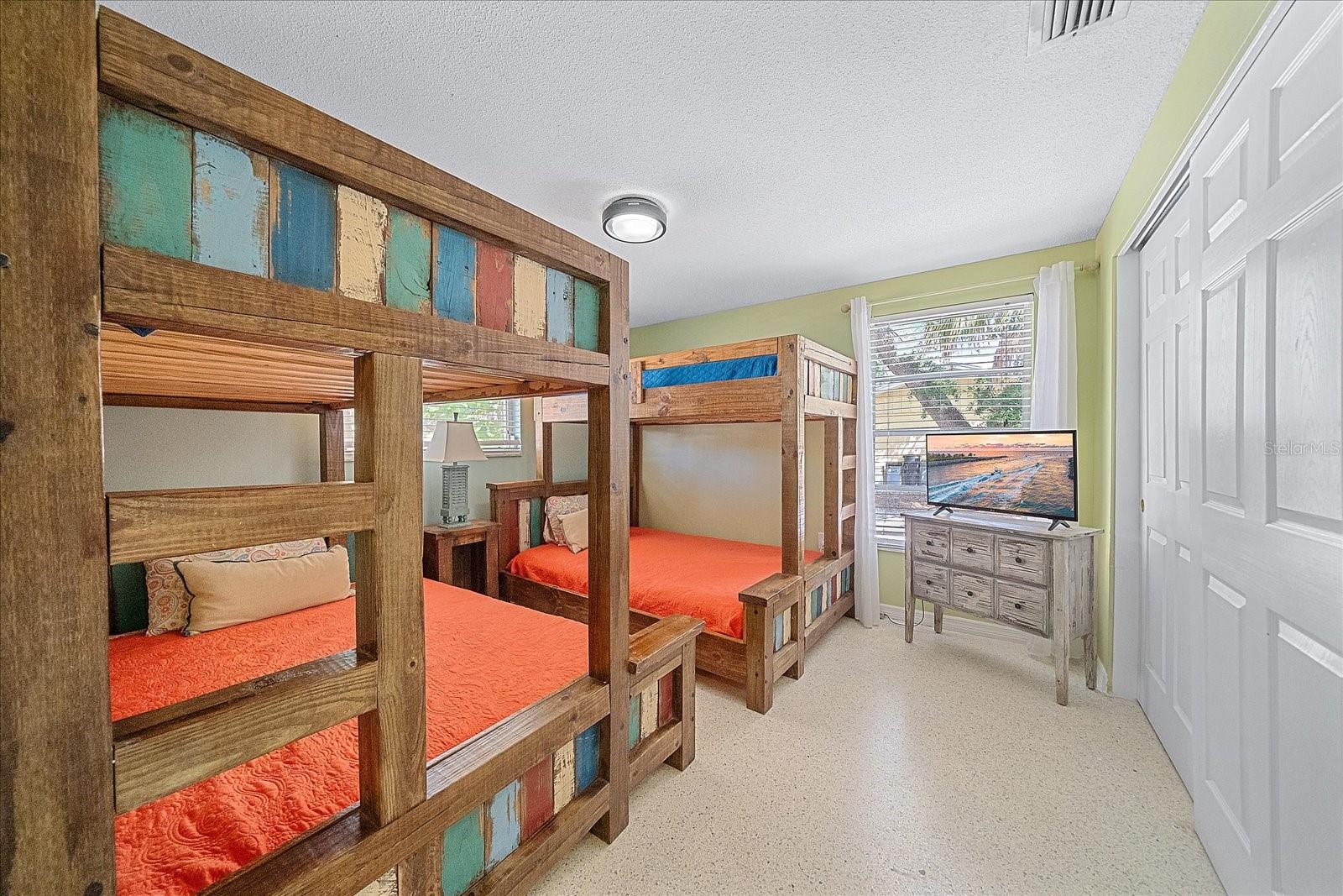 Image 32 of 50 For 611 Venice Lane