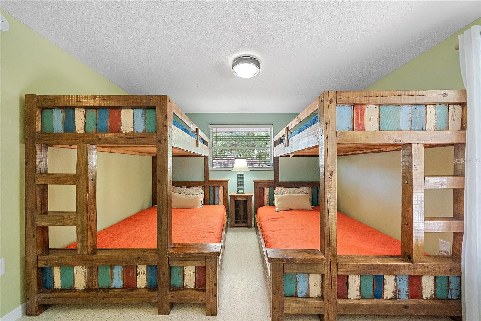 Image 33 of 50 For 611 Venice Lane