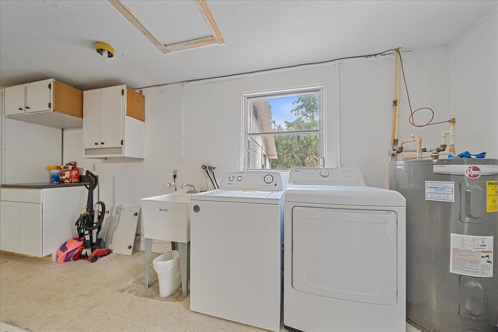 Image 34 of 50 For 611 Venice Lane