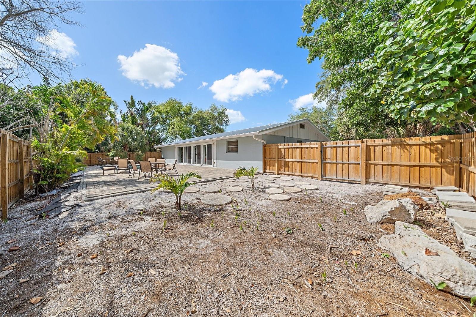 Image 37 of 50 For 611 Venice Lane