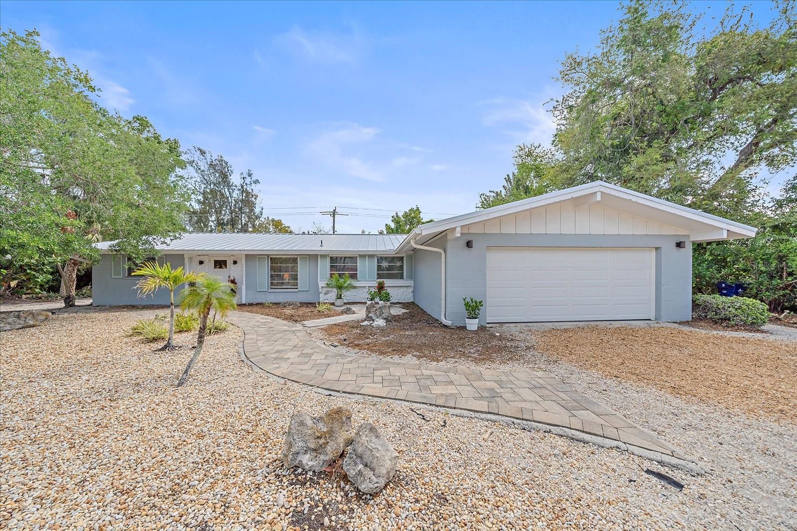 Image 4 of 50 For 611 Venice Lane