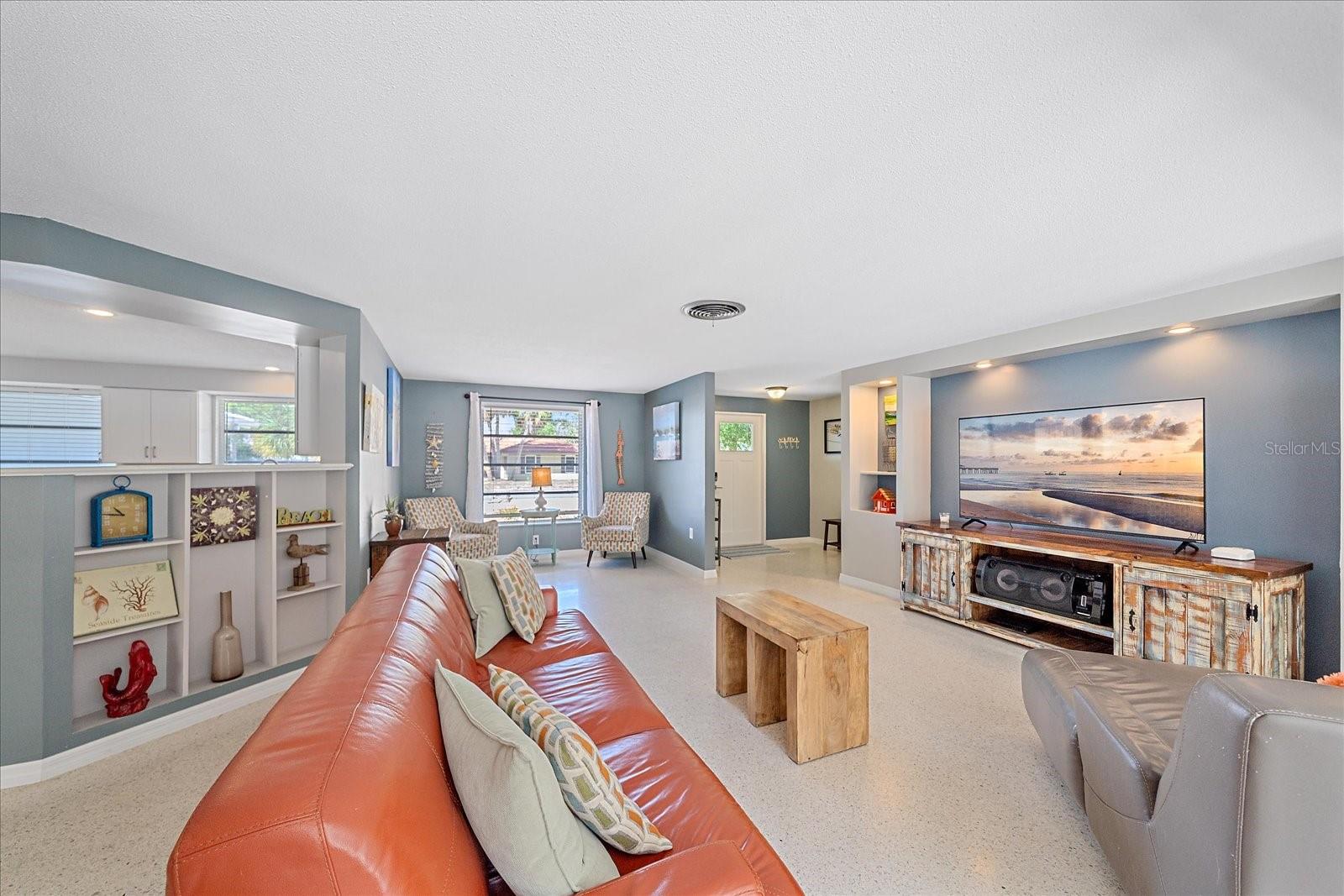 Image 9 of 50 For 611 Venice Lane