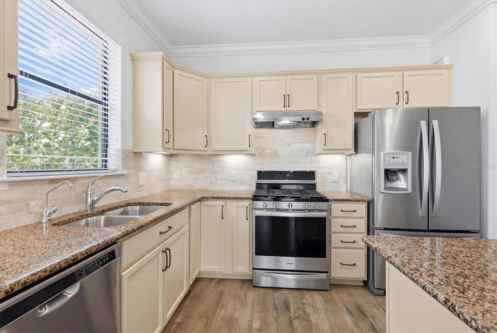 Listing photo id 9 for 17039 Hampton Falls Terrace