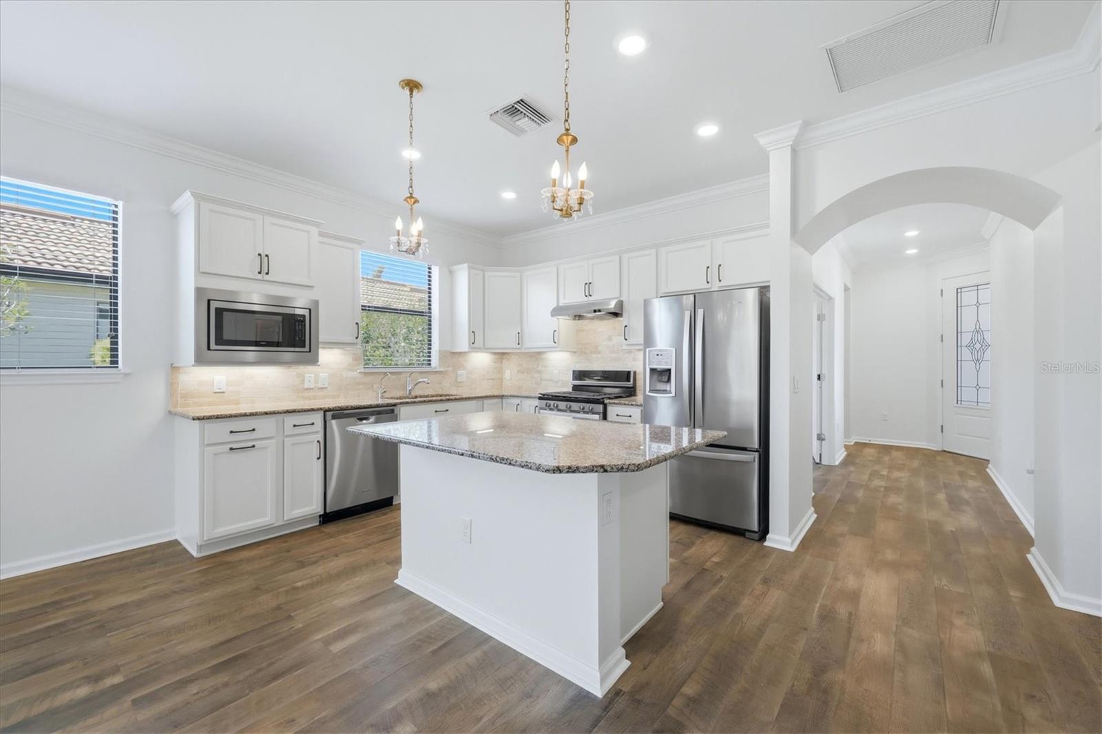 Listing photo id 11 for 17039 Hampton Falls Terrace