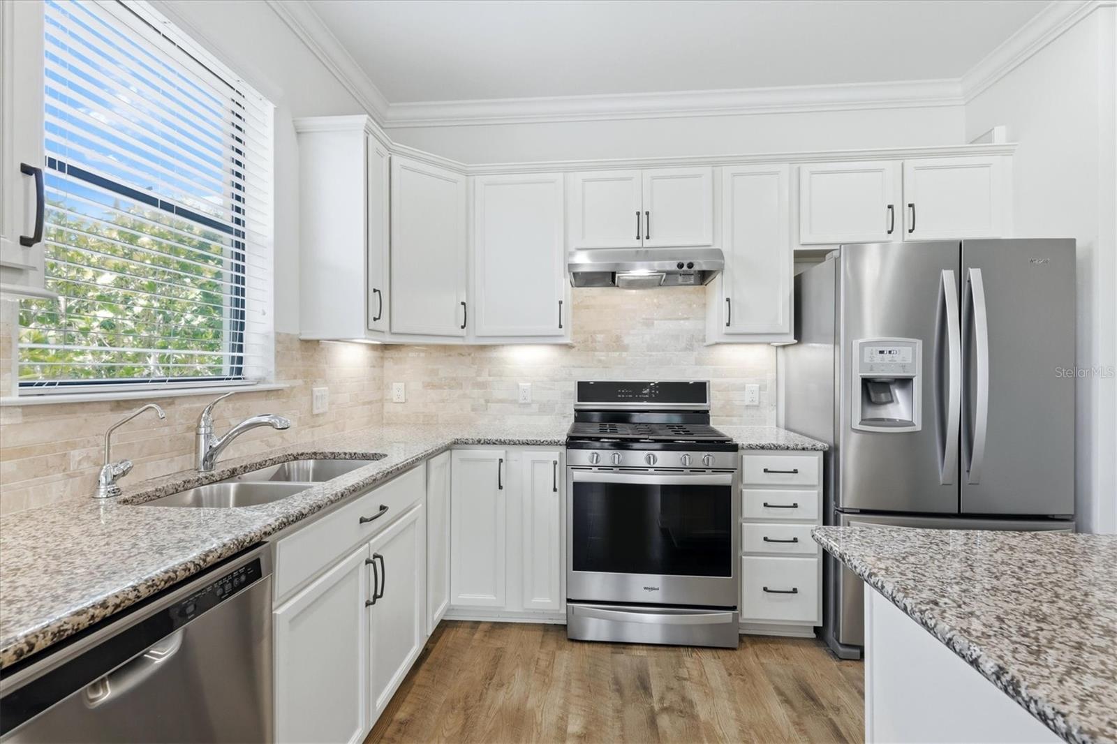 Listing photo id 12 for 17039 Hampton Falls Terrace