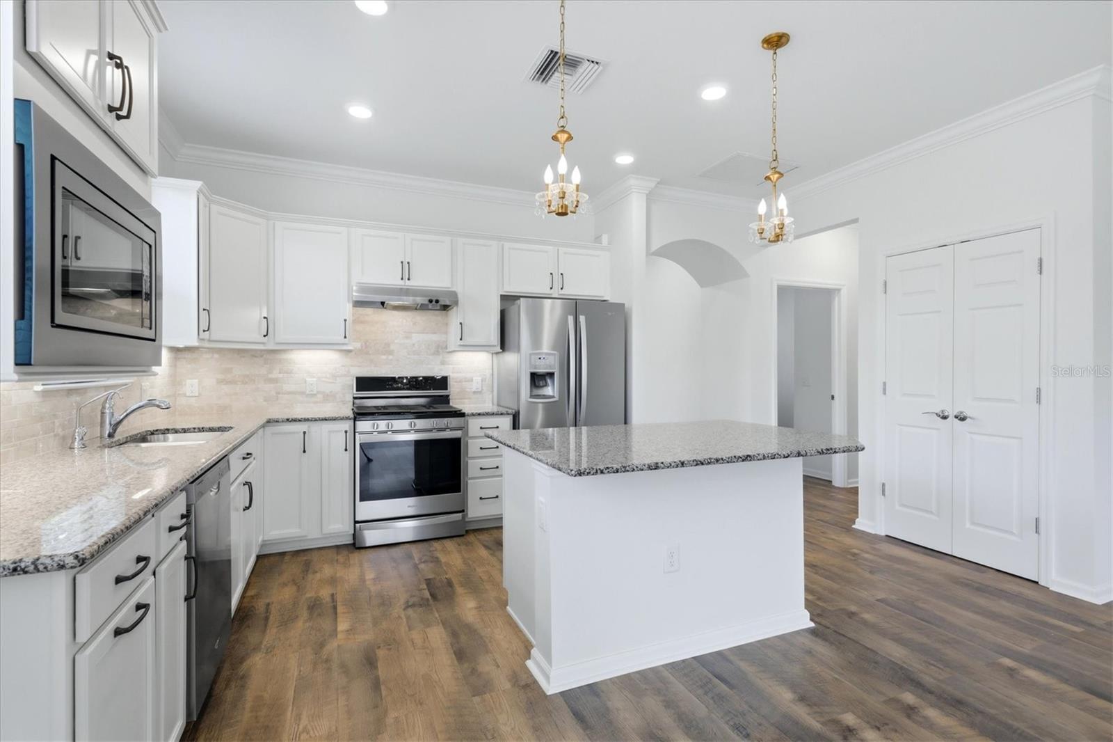 Listing photo id 13 for 17039 Hampton Falls Terrace