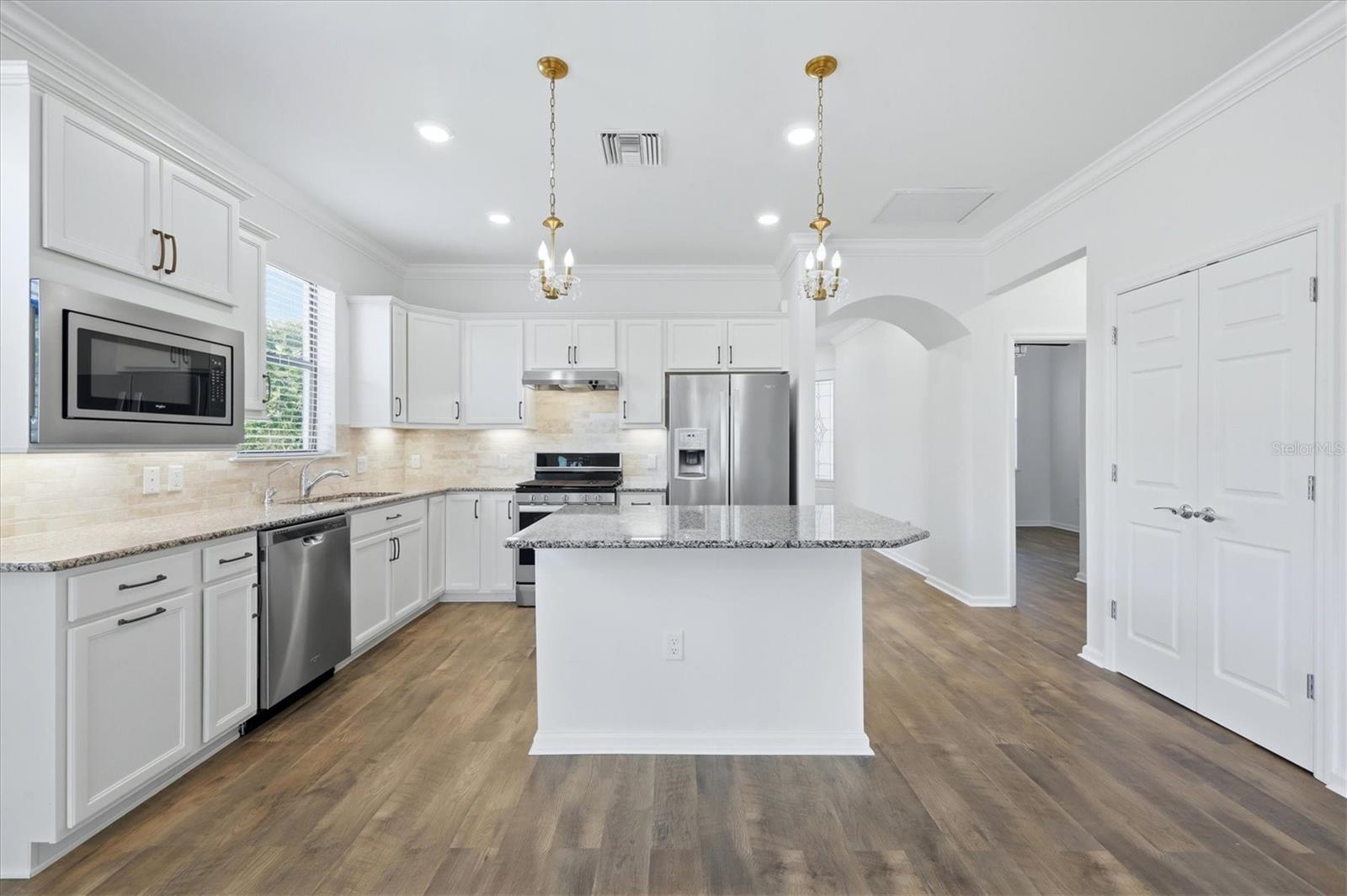 Listing photo id 14 for 17039 Hampton Falls Terrace