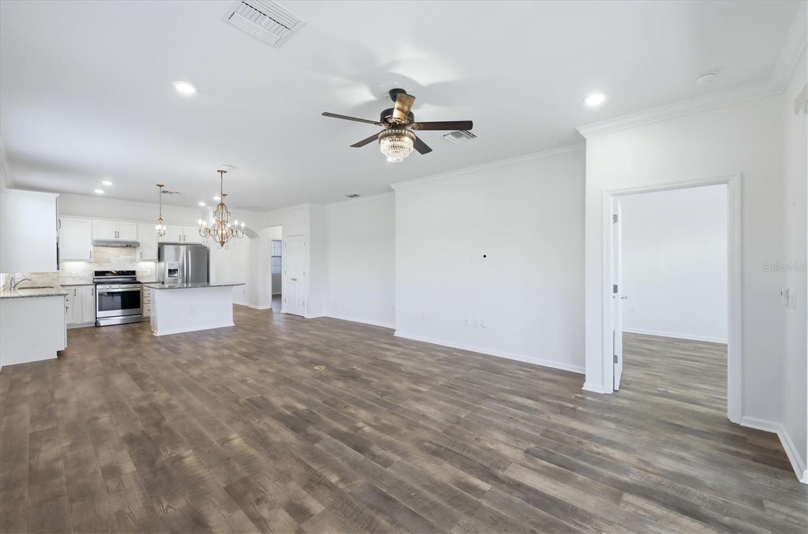 Listing photo id 15 for 17039 Hampton Falls Terrace