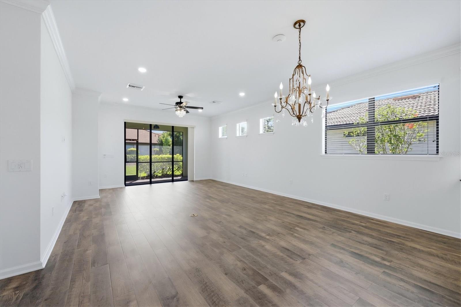 Listing photo id 6 for 17039 Hampton Falls Terrace