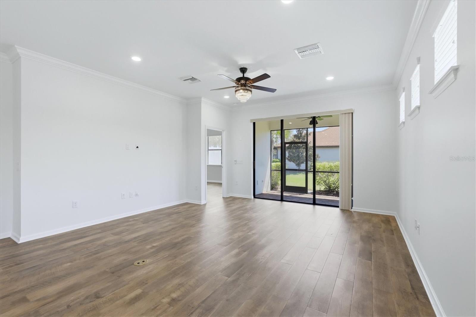 Listing photo id 7 for 17039 Hampton Falls Terrace