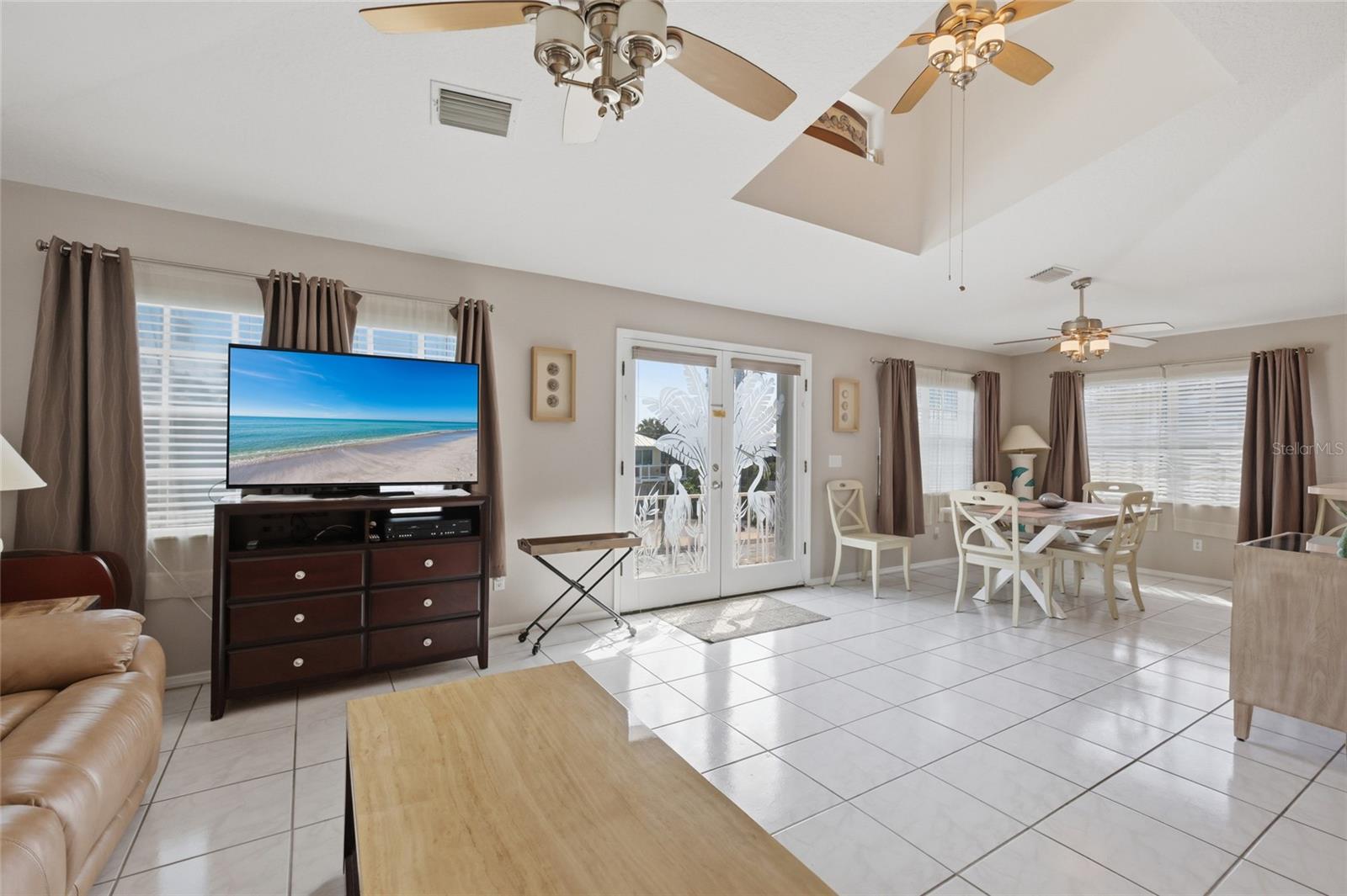 Image 8 of 32 For 2806 Gulf Drive