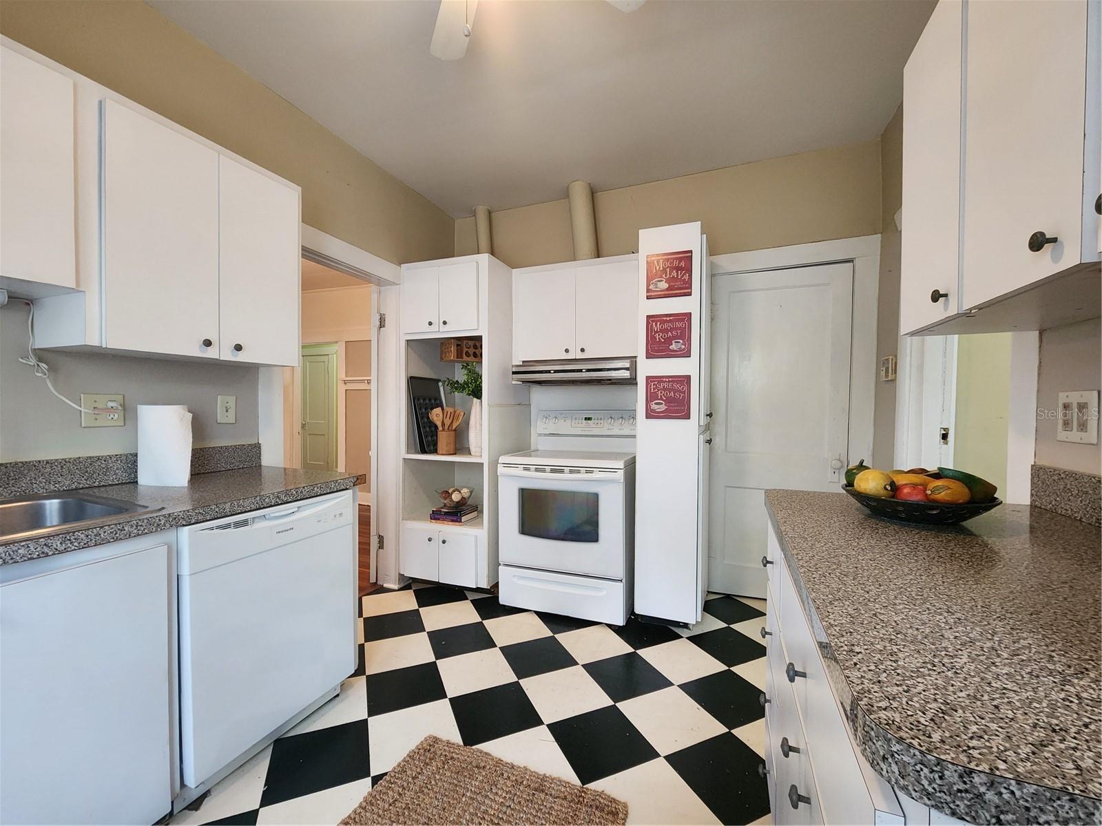 Image 11 of 29 For 2121 7th Avenue W