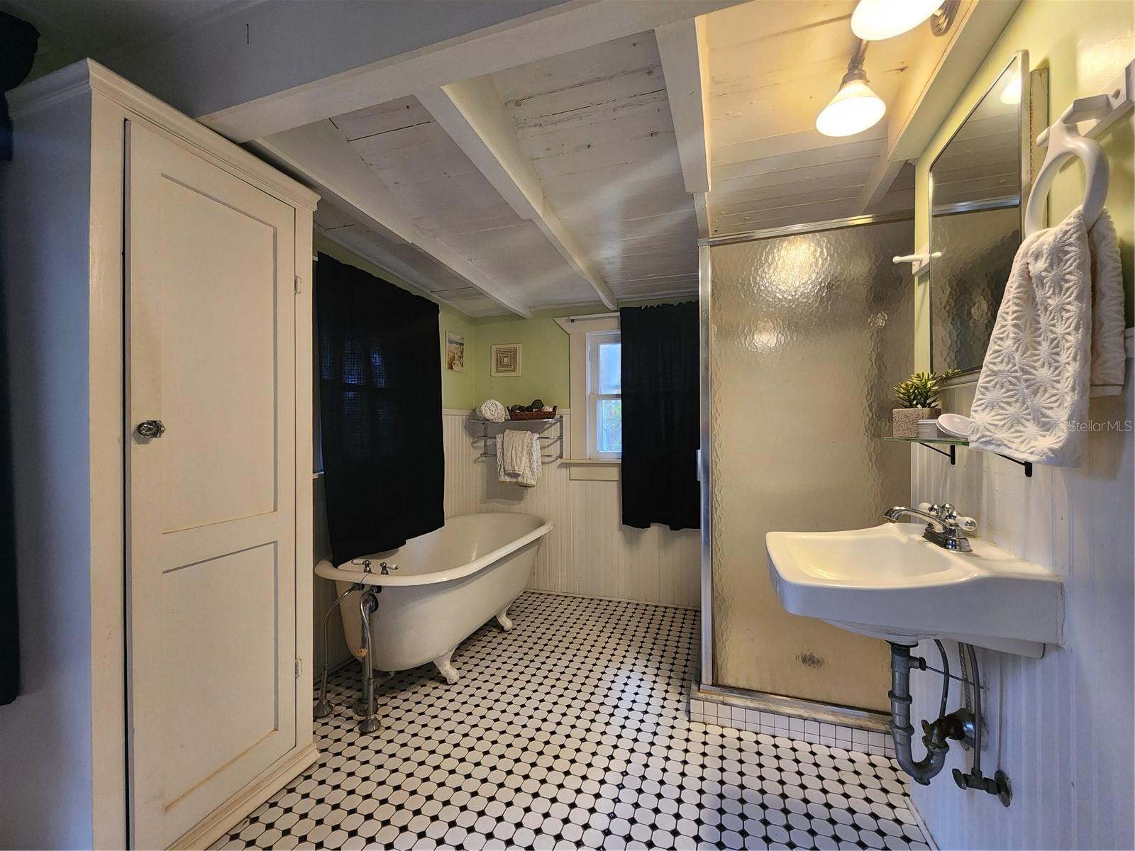 Image 17 of 29 For 2121 7th Avenue W