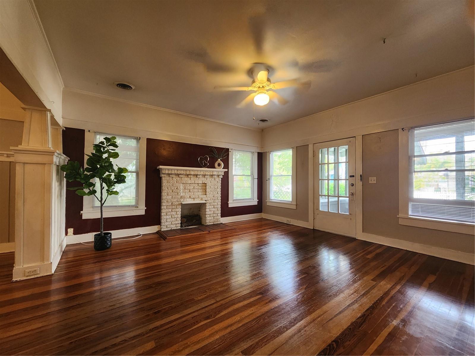 Image 7 of 29 For 2121 7th Avenue W