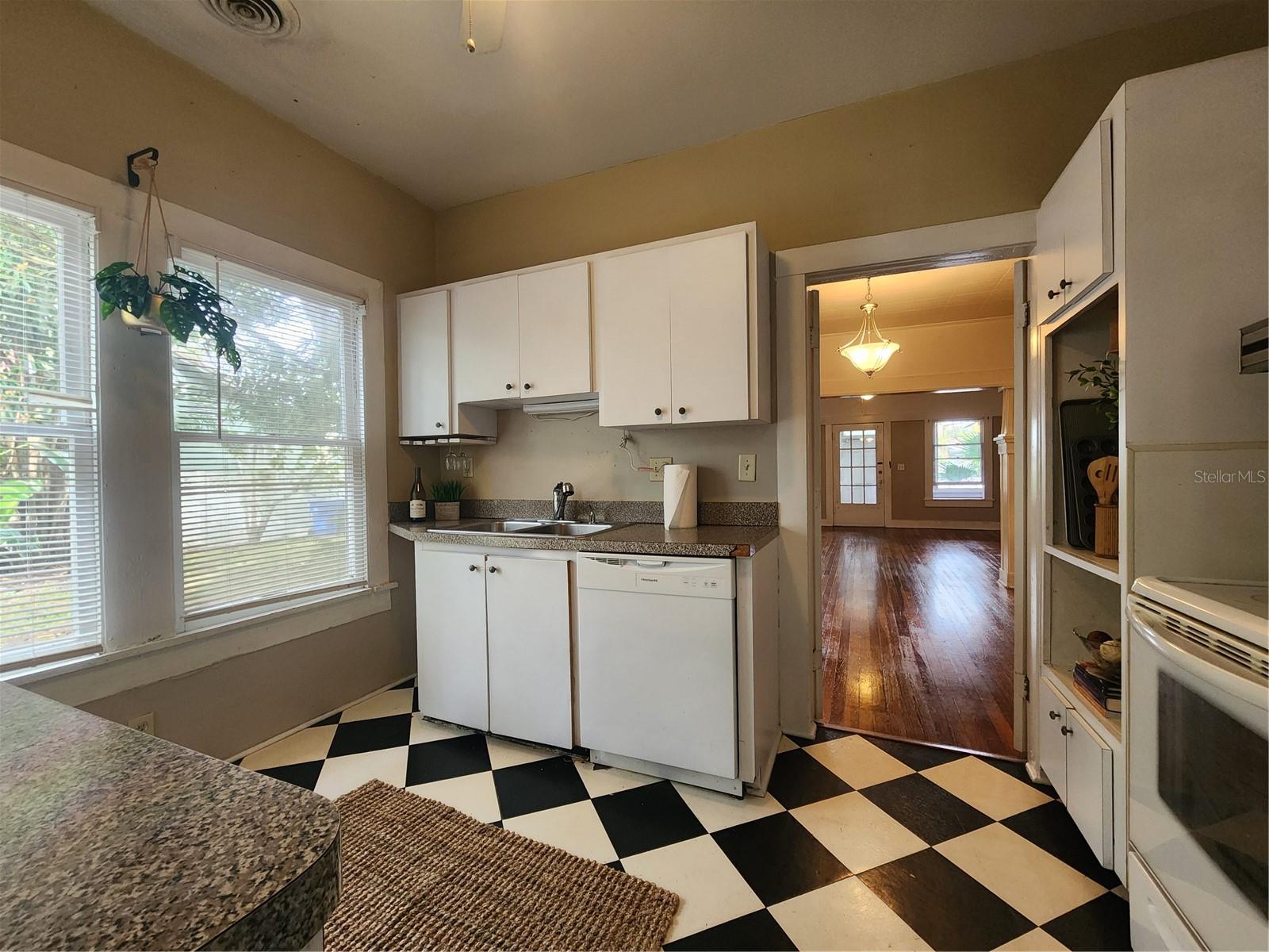 Image 9 of 29 For 2121 7th Avenue W