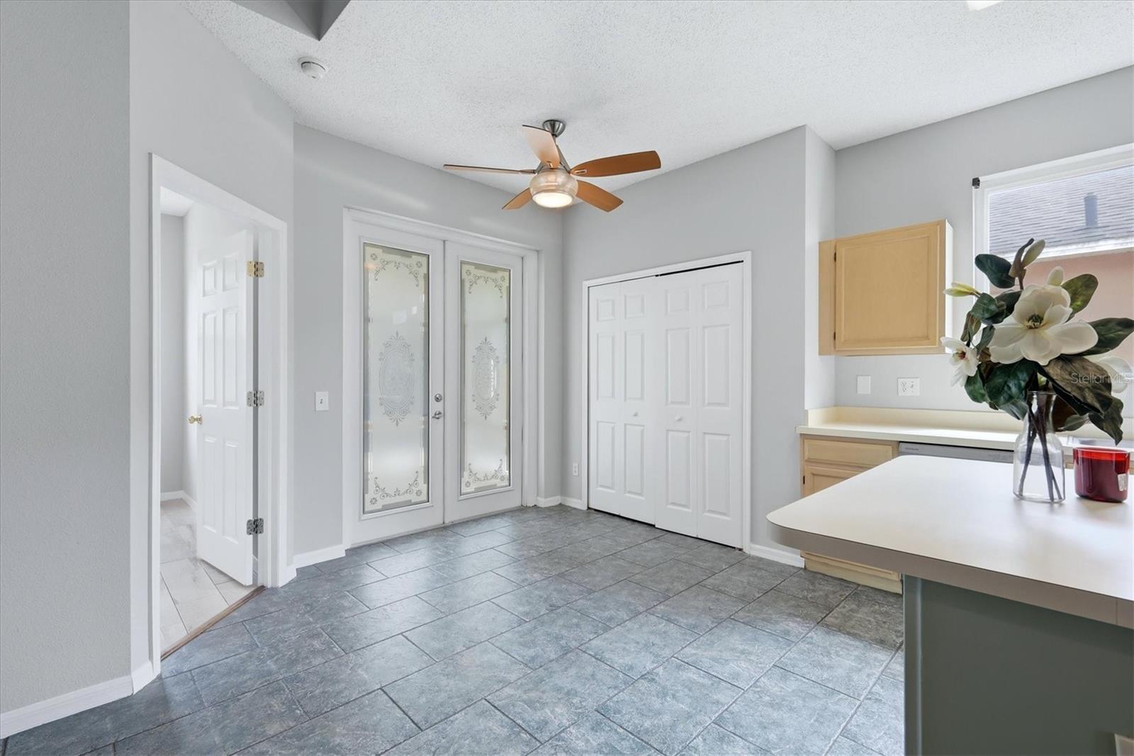 Image 10 of 33 For 919 Grand Canyon Drive