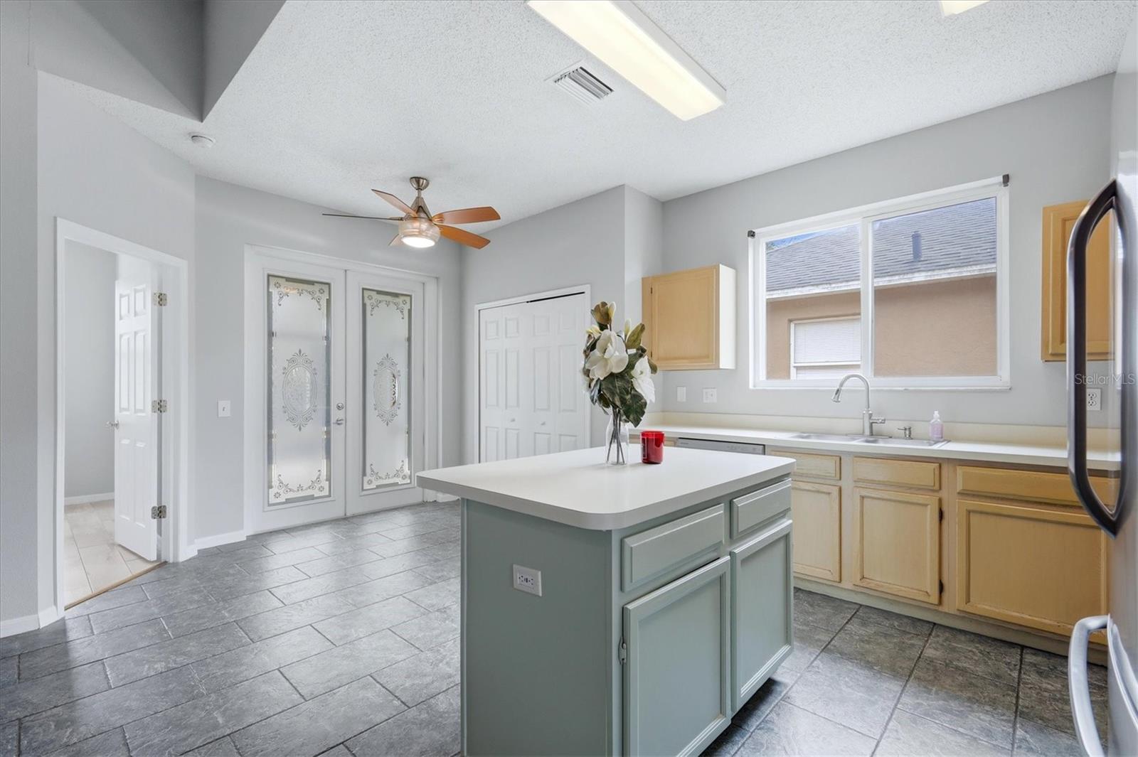 Image 11 of 33 For 919 Grand Canyon Drive